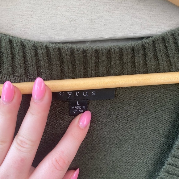 Cyrus Knit Button Up Cardigan Sweater - Women’s Size L - Picture 5 of 10